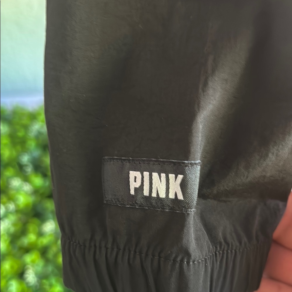 Sleek Black Cape Lightweight Versatile - image 3